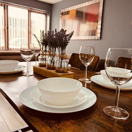 Modern Suites -5 Bedroom House- With Free Parking Birmingham City Bagian luar foto