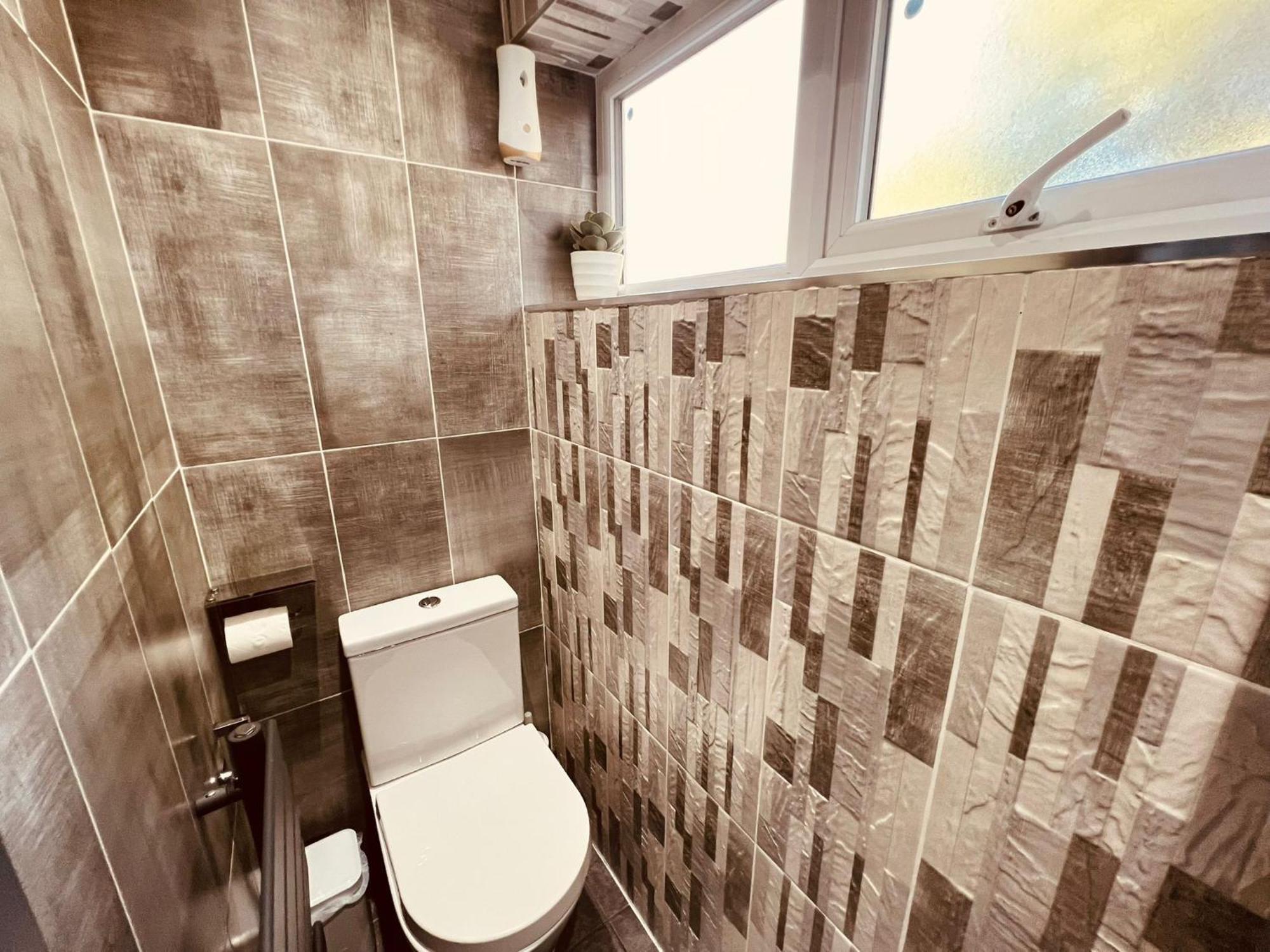 Modern Suites -5 Bedroom House- With Free Parking Birmingham City Bagian luar foto