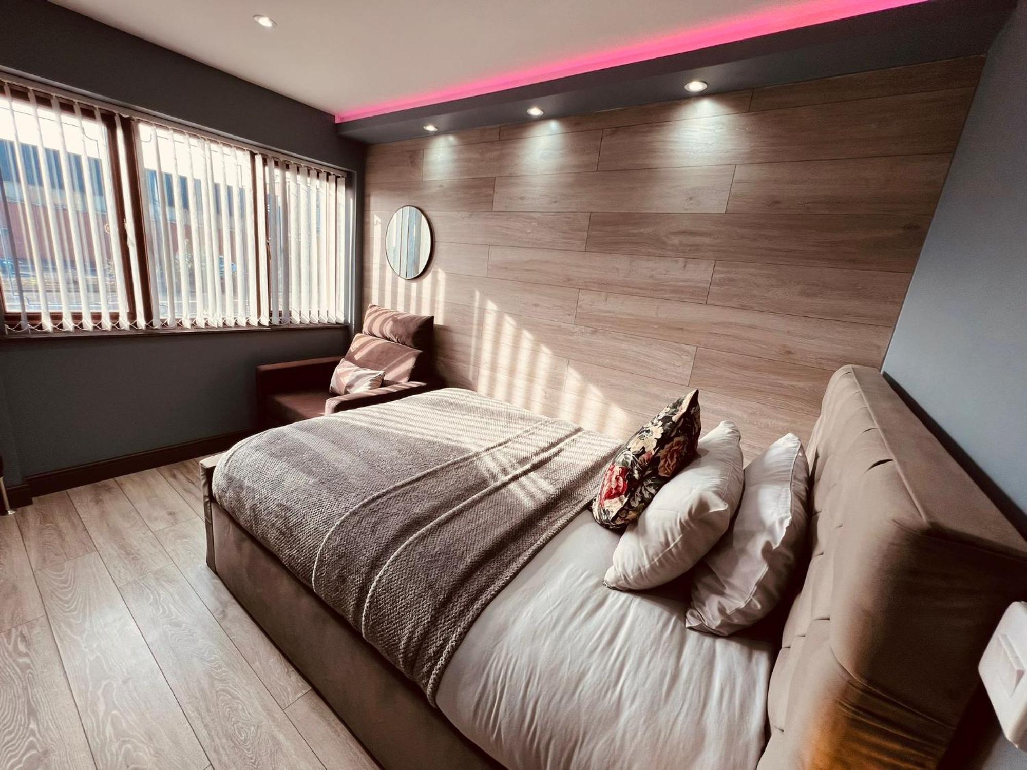 Modern Suites -5 Bedroom House- With Free Parking Birmingham City Bagian luar foto