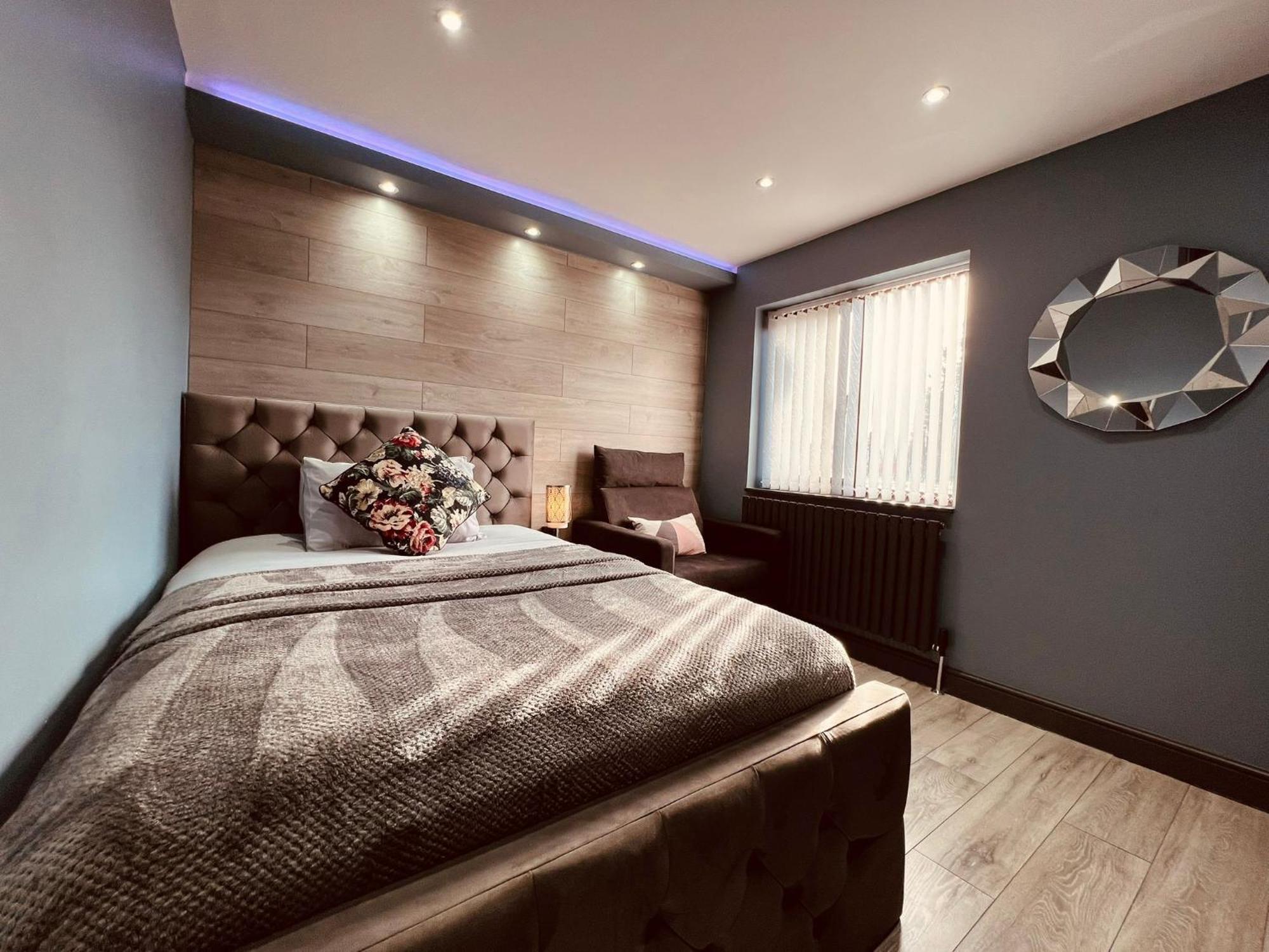 Modern Suites -5 Bedroom House- With Free Parking Birmingham City Bagian luar foto