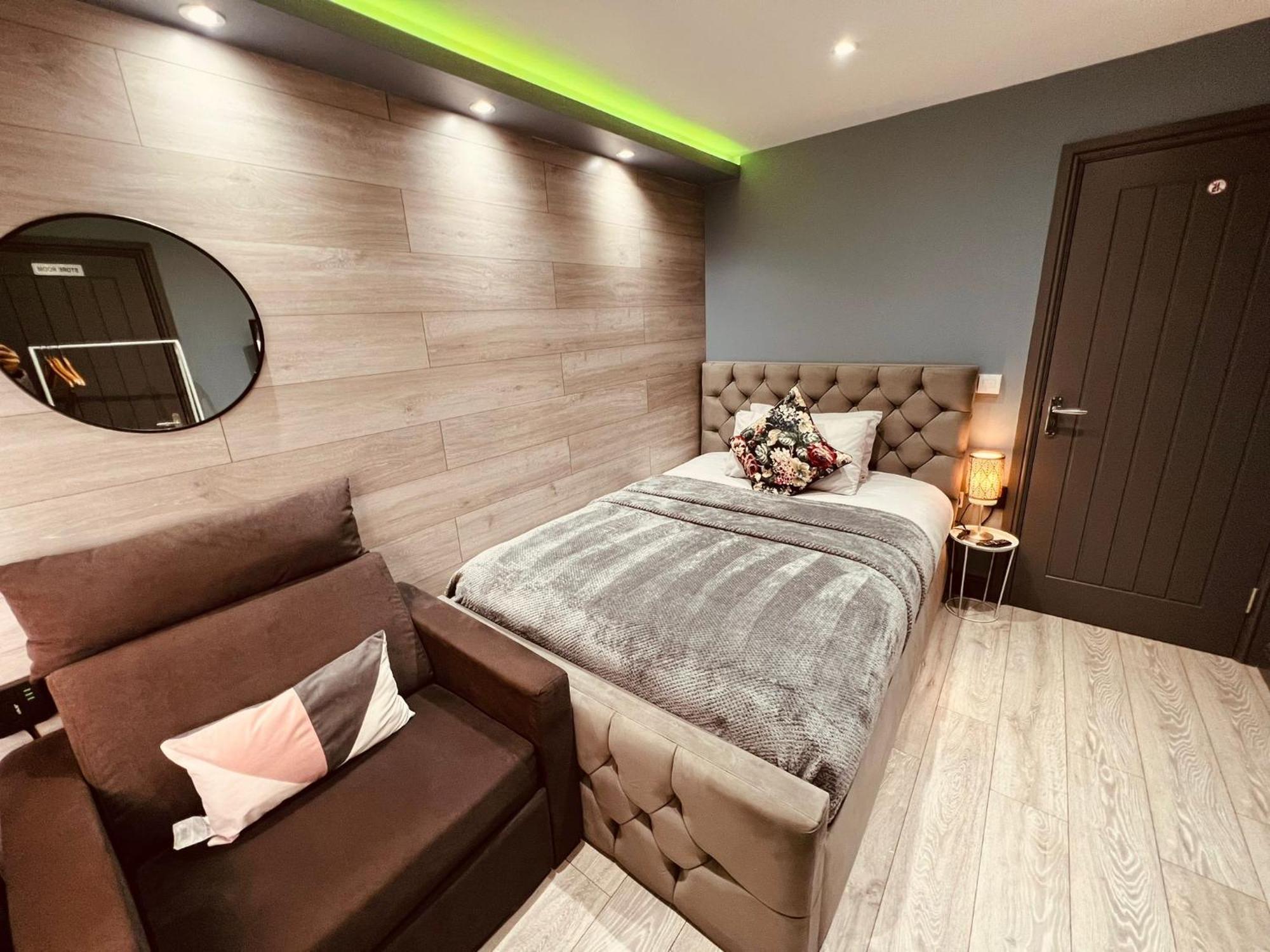 Modern Suites -5 Bedroom House- With Free Parking Birmingham City Bagian luar foto