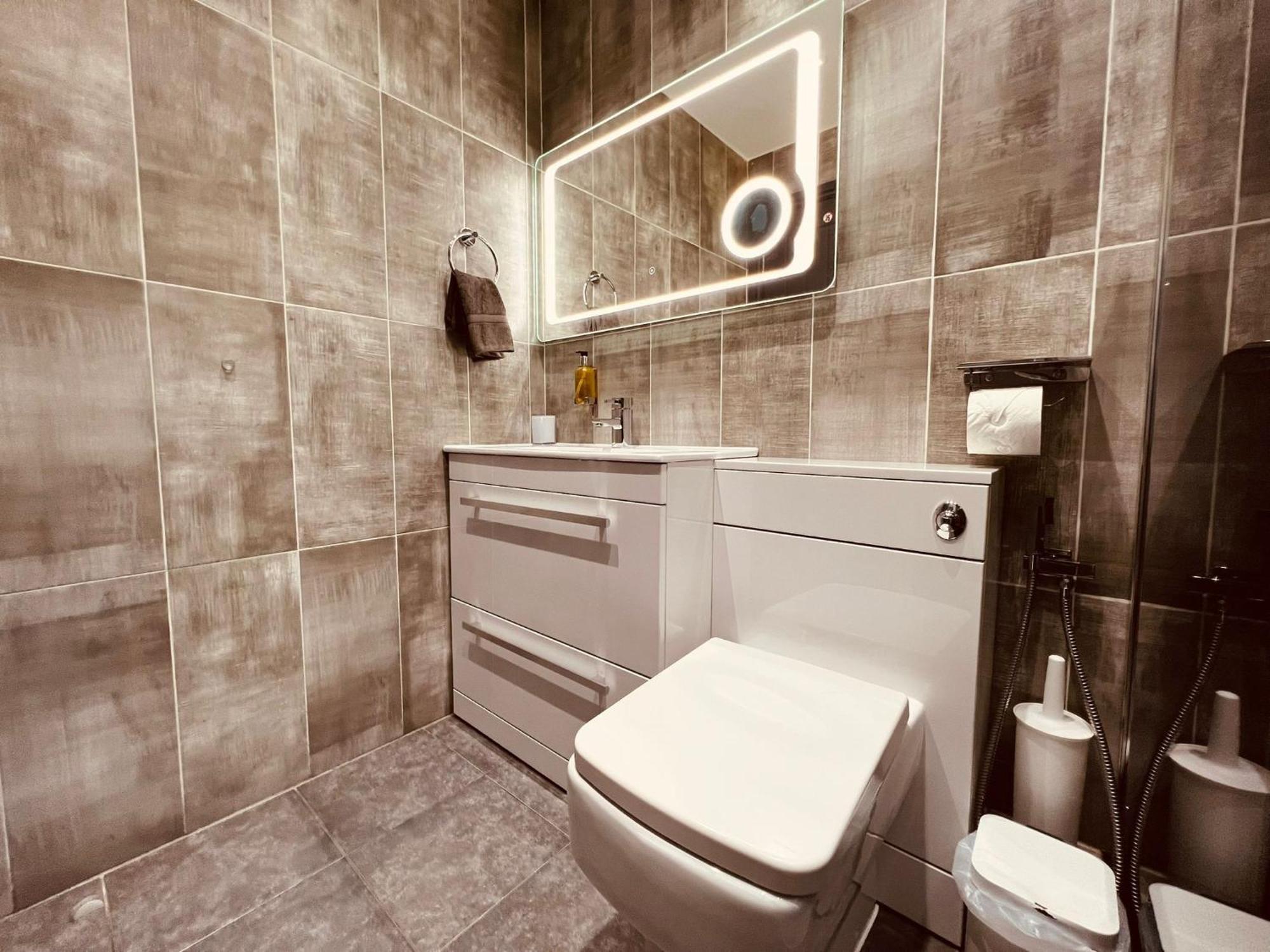Modern Suites -5 Bedroom House- With Free Parking Birmingham City Bagian luar foto