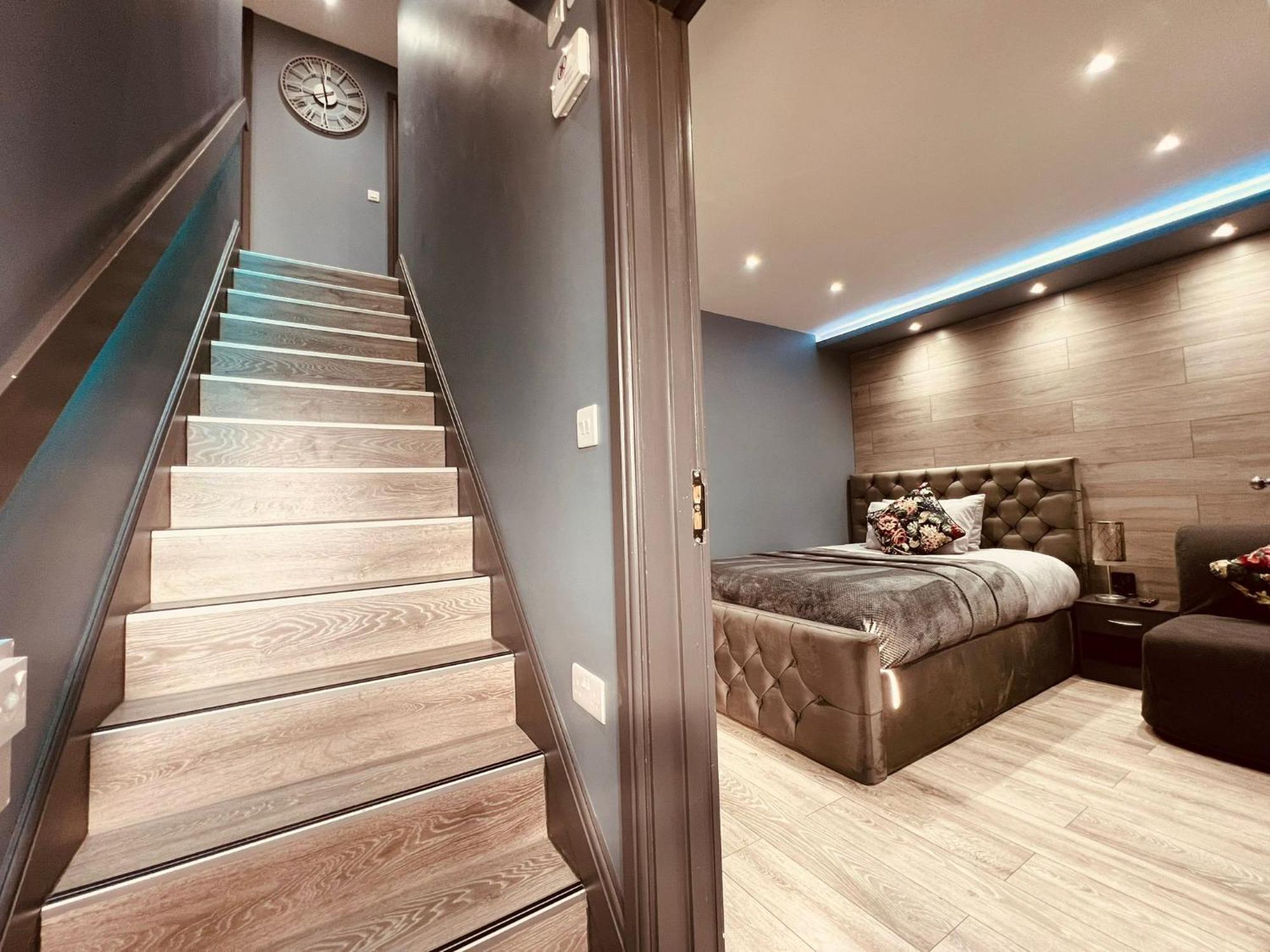 Modern Suites -5 Bedroom House- With Free Parking Birmingham City Bagian luar foto