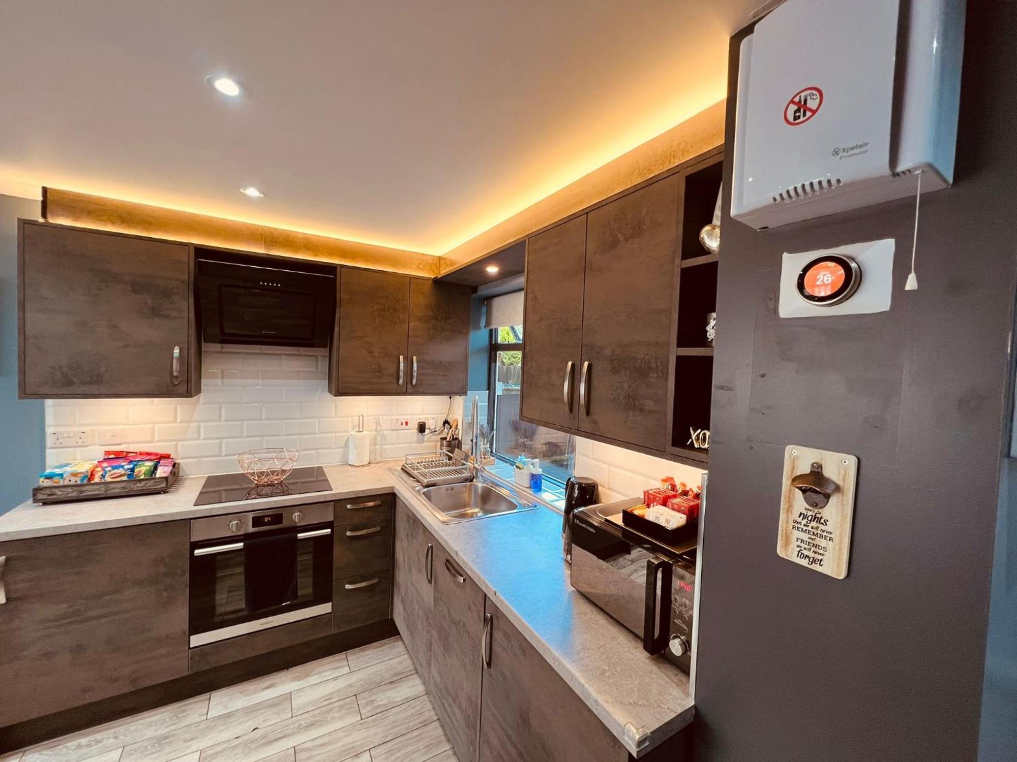 Modern Suites -5 Bedroom House- With Free Parking Birmingham City Bagian luar foto