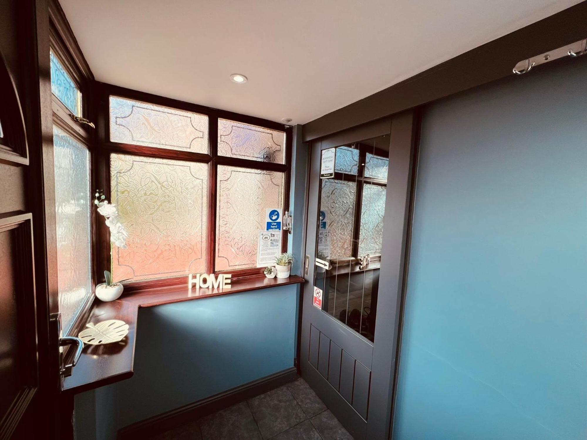 Modern Suites -5 Bedroom House- With Free Parking Birmingham City Bagian luar foto
