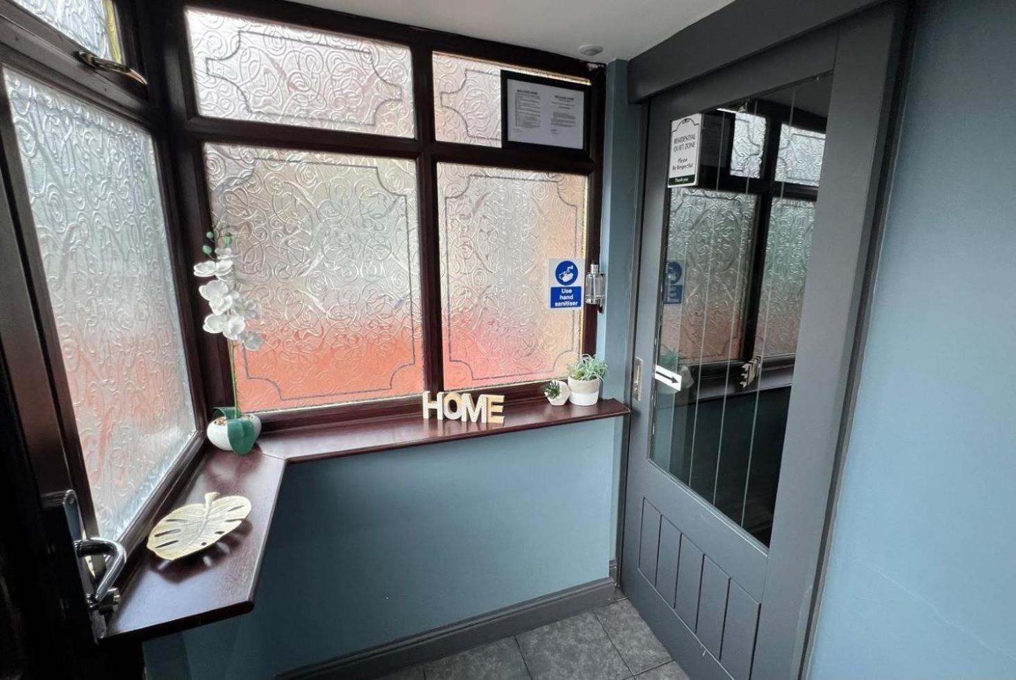 Modern Suites -5 Bedroom House- With Free Parking Birmingham City Bagian luar foto