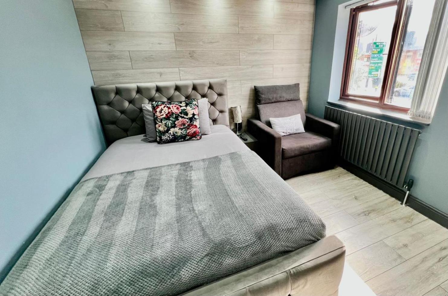 Modern Suites -5 Bedroom House- With Free Parking Birmingham City Bagian luar foto