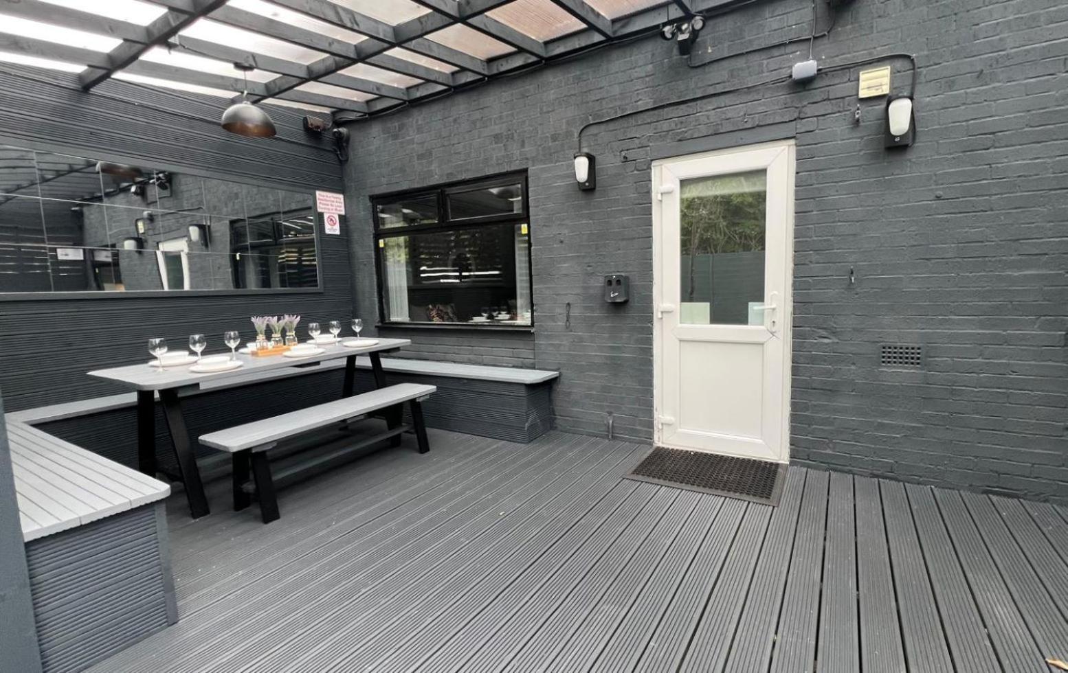 Modern Suites -5 Bedroom House- With Free Parking Birmingham City Bagian luar foto