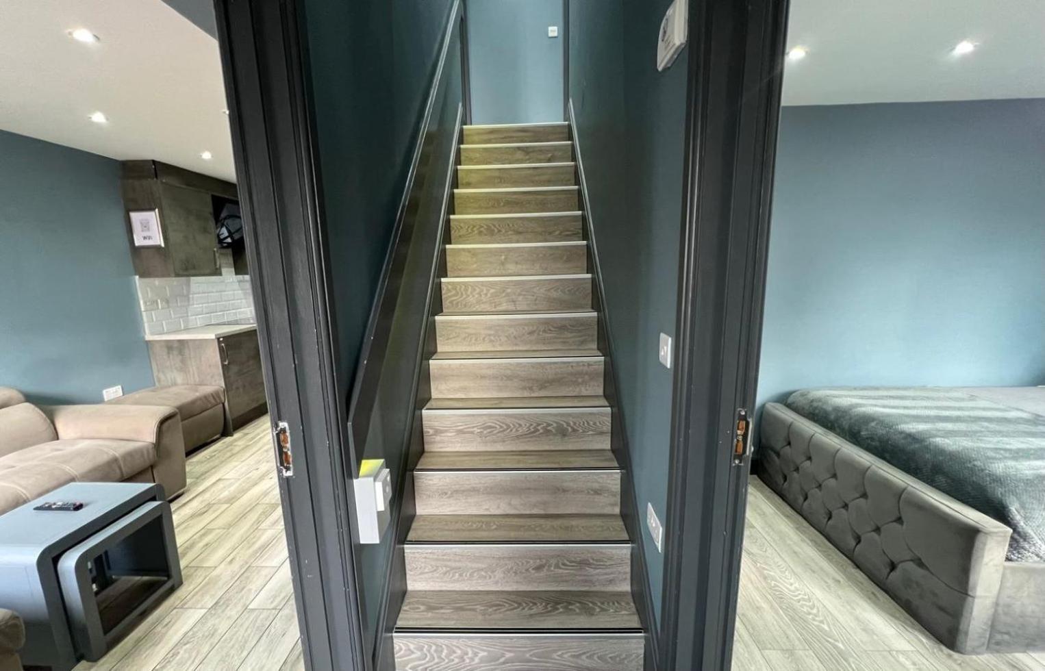 Modern Suites -5 Bedroom House- With Free Parking Birmingham City Bagian luar foto