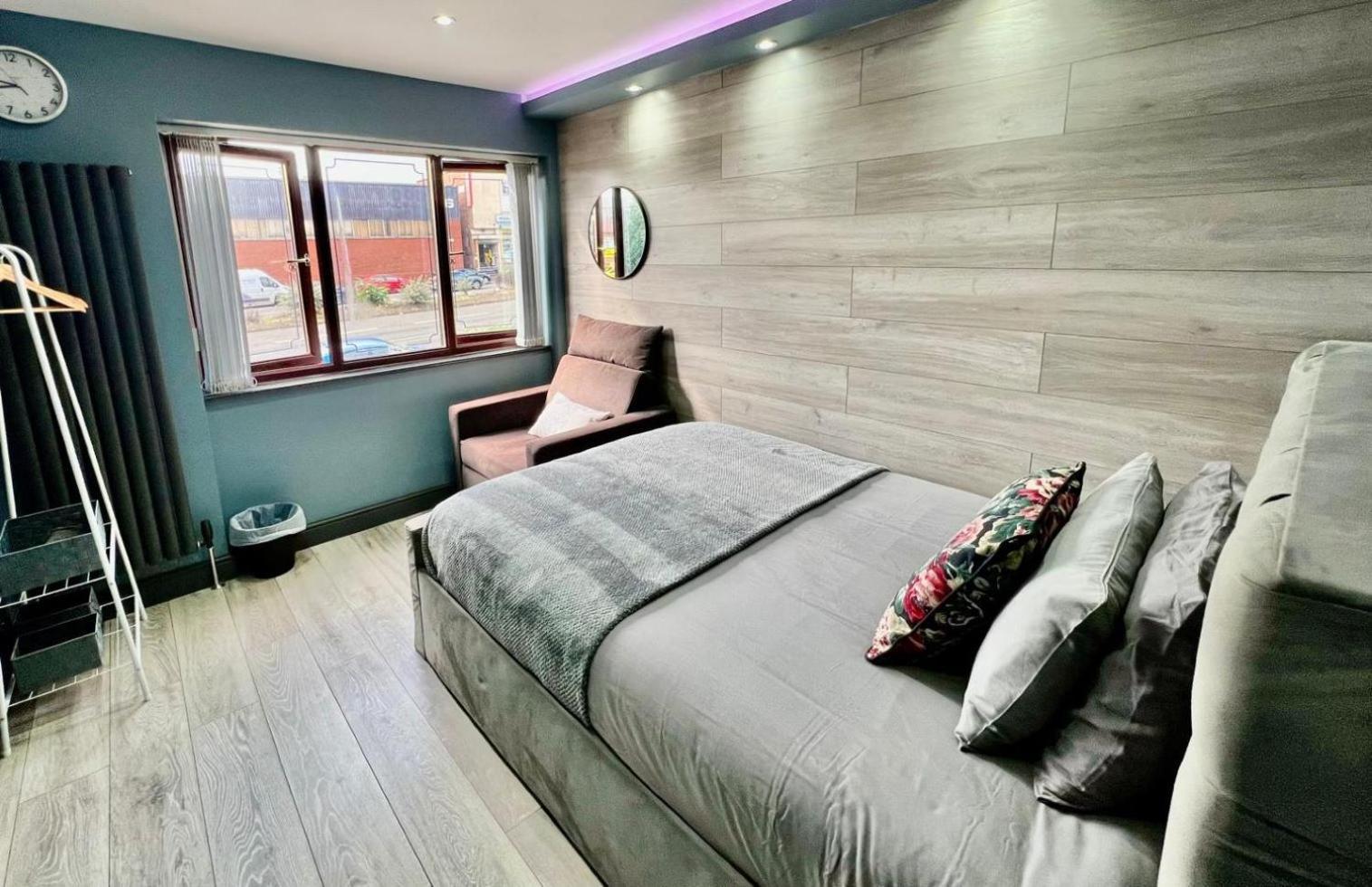Modern Suites -5 Bedroom House- With Free Parking Birmingham City Bagian luar foto