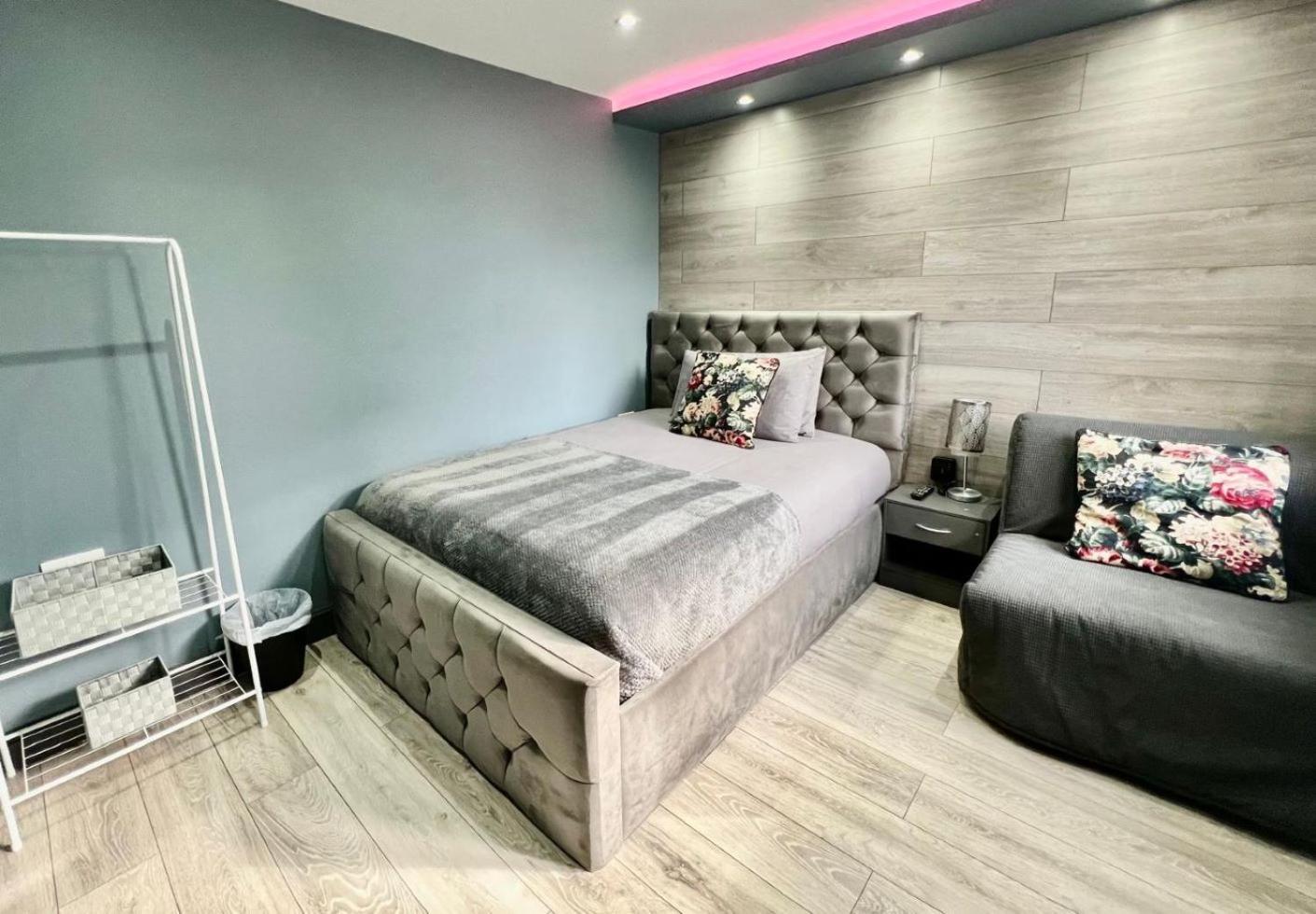 Modern Suites -5 Bedroom House- With Free Parking Birmingham City Bagian luar foto