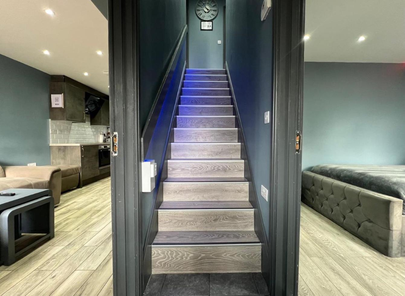 Modern Suites -5 Bedroom House- With Free Parking Birmingham City Bagian luar foto