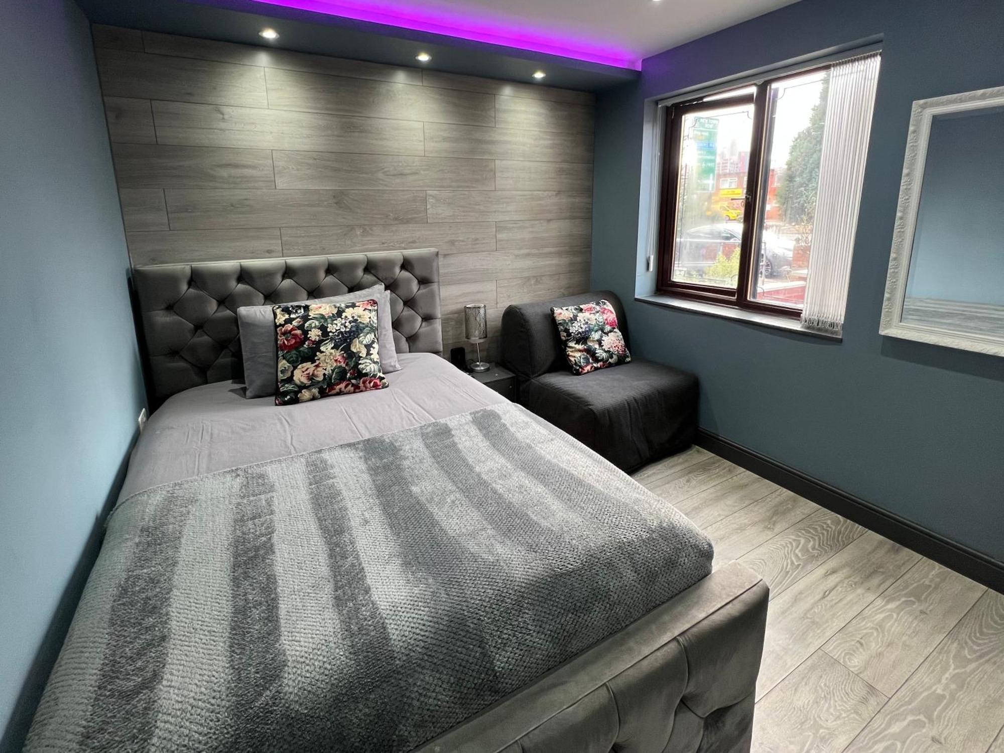 Modern Suites -5 Bedroom House- With Free Parking Birmingham City Bagian luar foto
