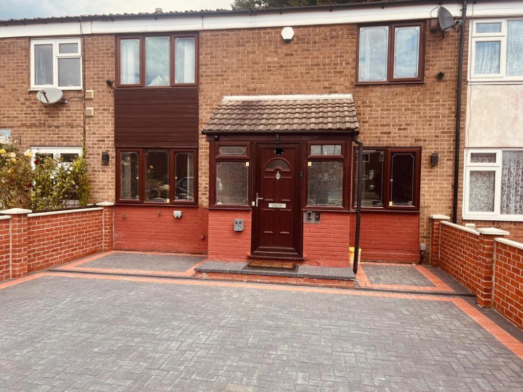 Modern Suites -5 Bedroom House- With Free Parking Birmingham City Bagian luar foto
