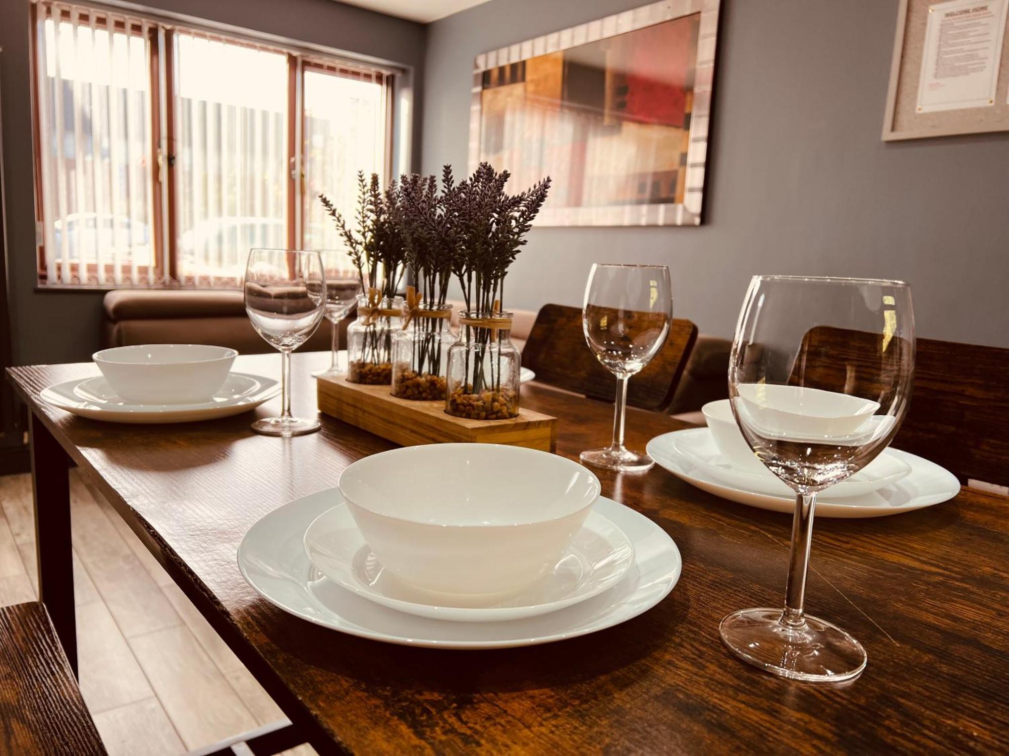 Modern Suites -5 Bedroom House- With Free Parking Birmingham City Bagian luar foto