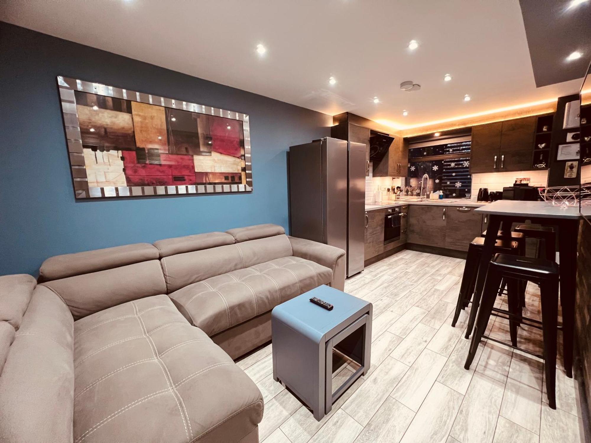 Modern Suites -5 Bedroom House- With Free Parking Birmingham City Bagian luar foto