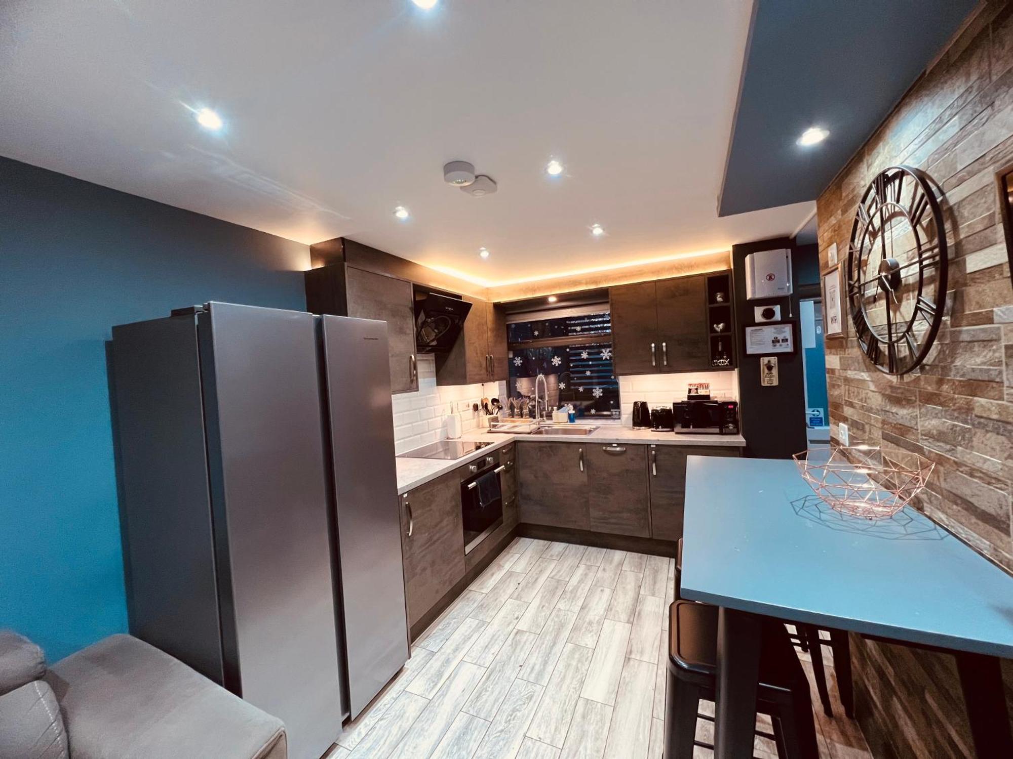 Modern Suites -5 Bedroom House- With Free Parking Birmingham City Bagian luar foto