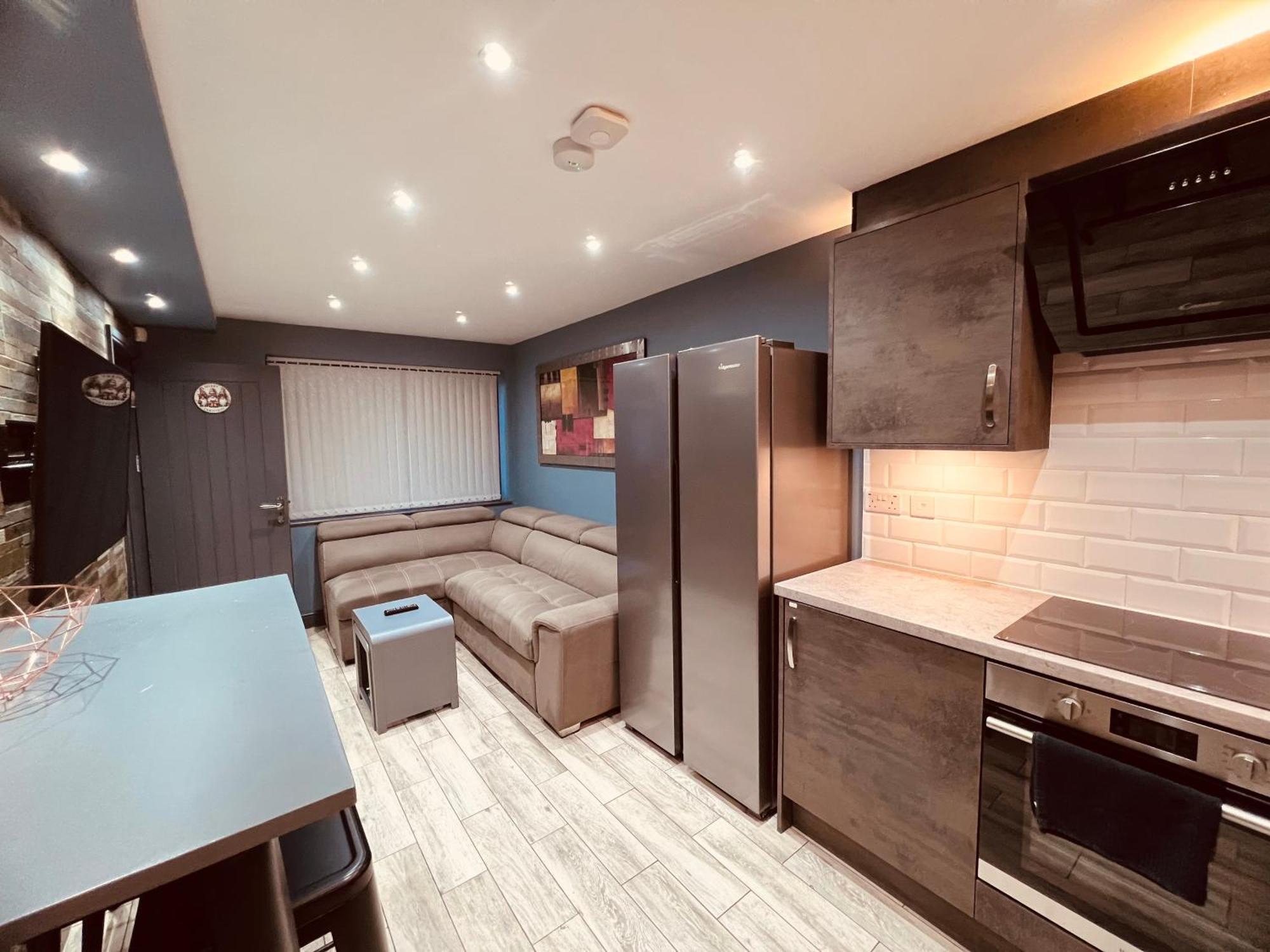 Modern Suites -5 Bedroom House- With Free Parking Birmingham City Bagian luar foto